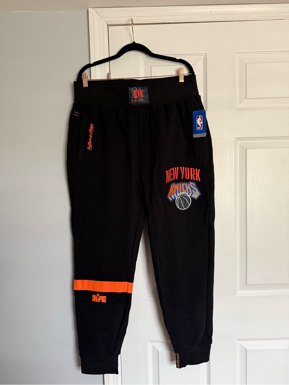 New York Knicks Men's Black & Orange NBA Joggers